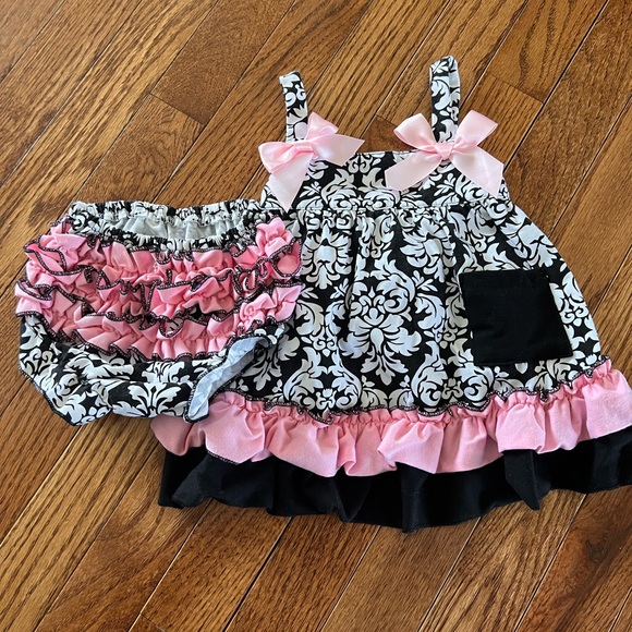 Baby Girl’s size small 2 piece set - Picture 1 of 6